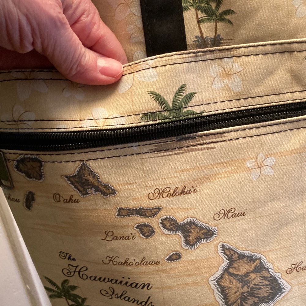 Hawaiian Islands Canvas Tote Bag in Beige and Black - Picture 3 of 12
